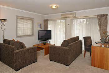 Ringwood Royale Aparthotel ภายนอก รูปภาพ